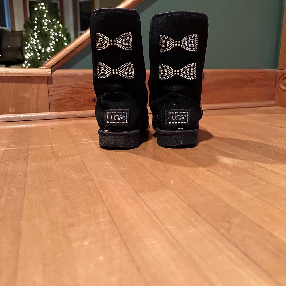 UGG women’s 8 black rhinestone bows